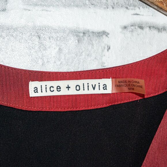 Alice + Olivia Women's V-neck Blouse Red Black Rose Size Medium - Picture 3 of 8